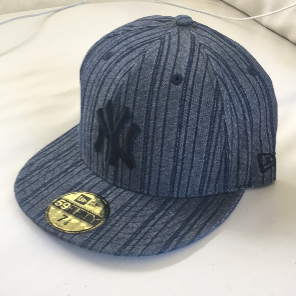 2 New York hats never used store on sealed container.